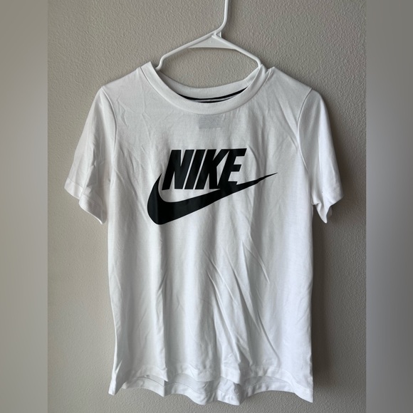 Nike White and Black Short Sleeve T-Shirt. Women’s Size Medium - Picture 2 of 5